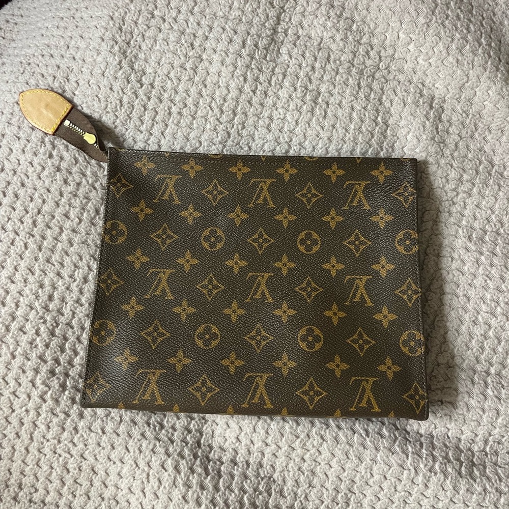 Louis Vuitton purse - obviously not original